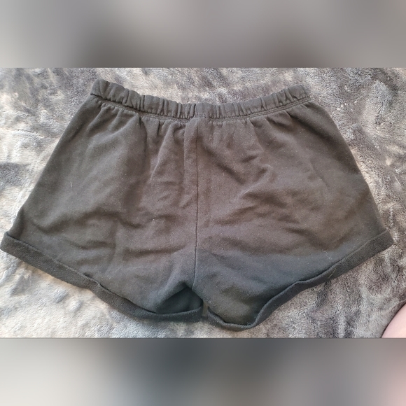 Shorts - Picture 6 of 7